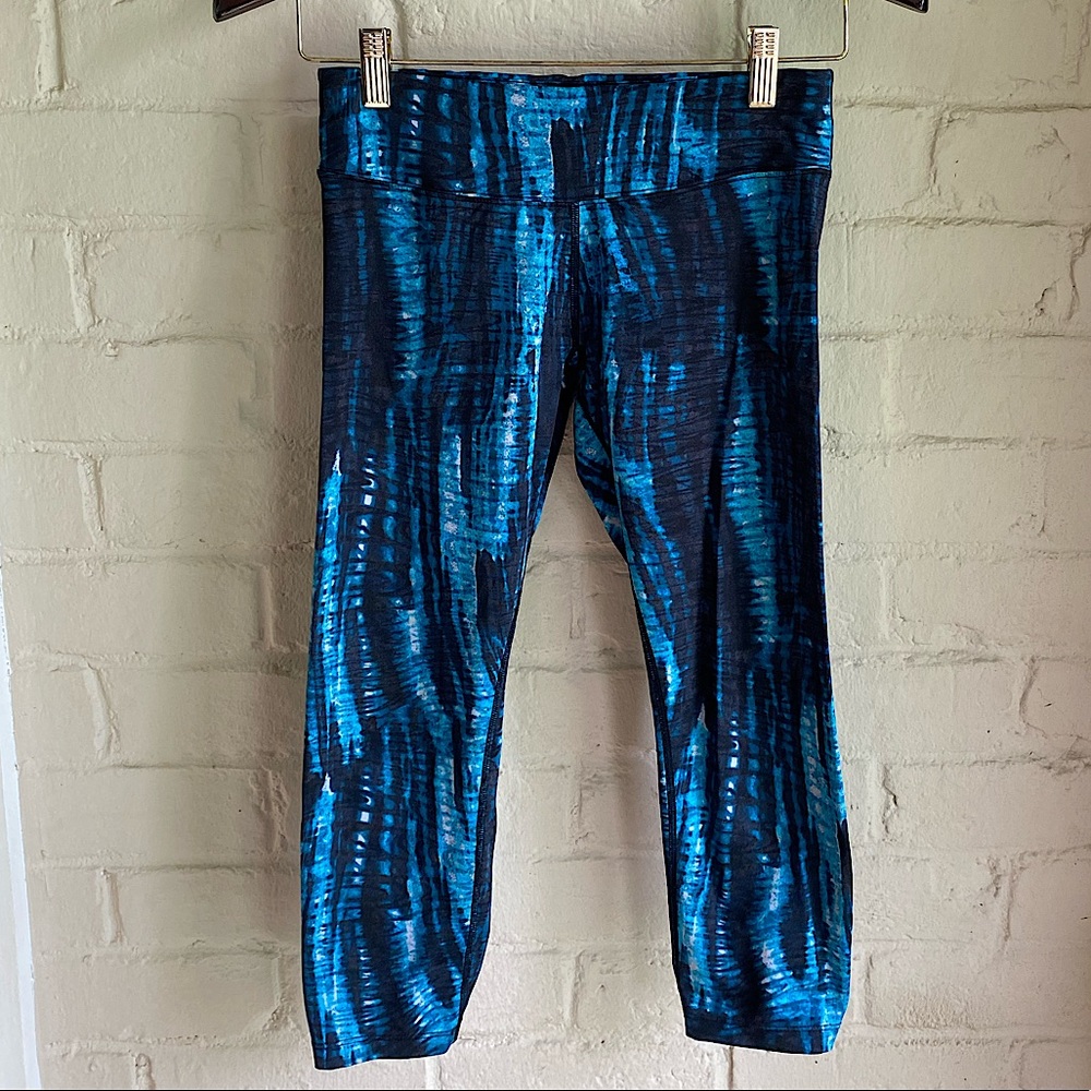 Calvin Klein sz small light & dark blue white tie die quick dry stretch